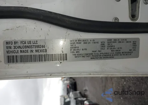 2025 Jeep Compass Latitude 4X4 z USA, uszkodzony, nr VIN 3C4NJDBN0ST598244